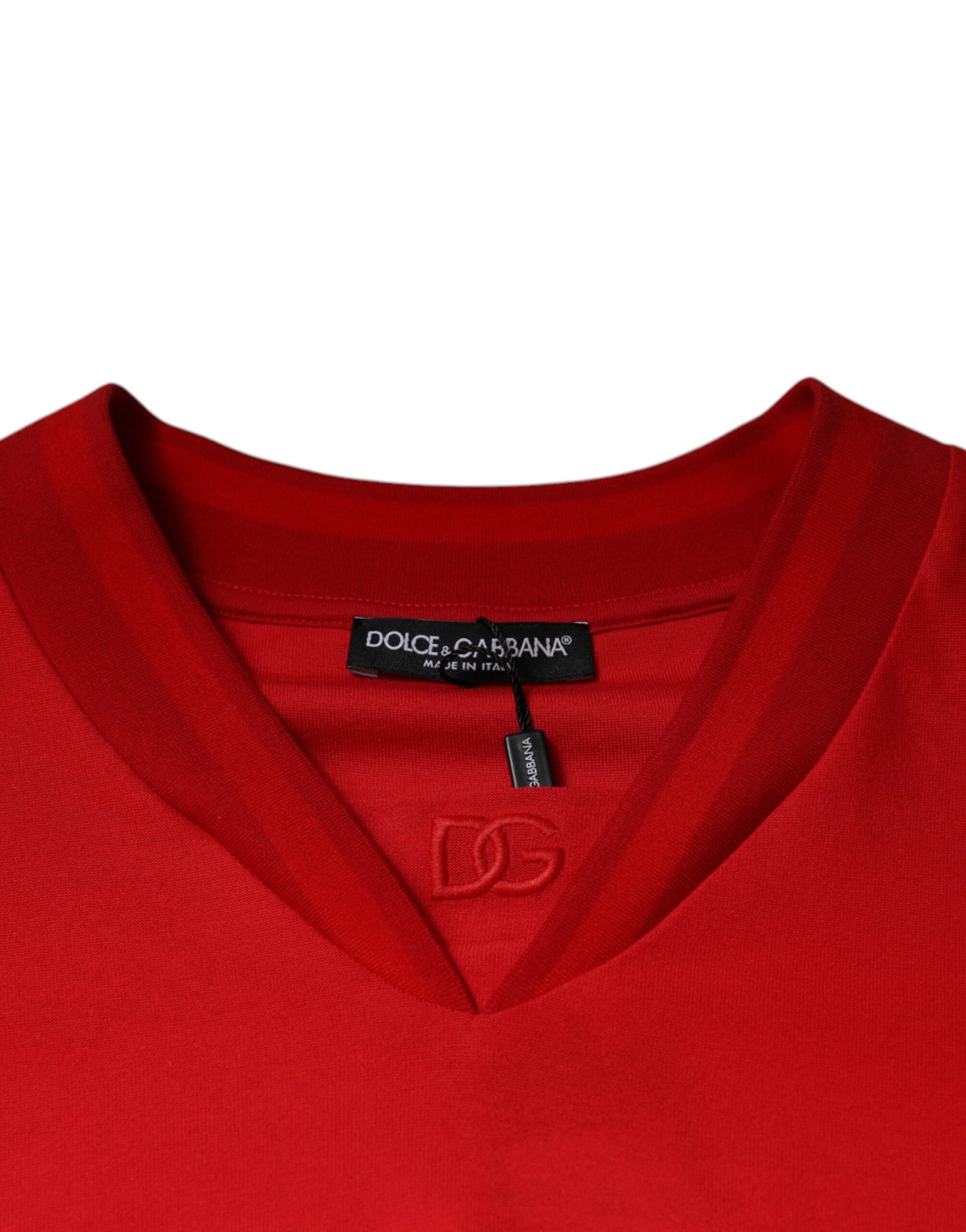 Camiseta roja de algodón con cuello en V y manga corta