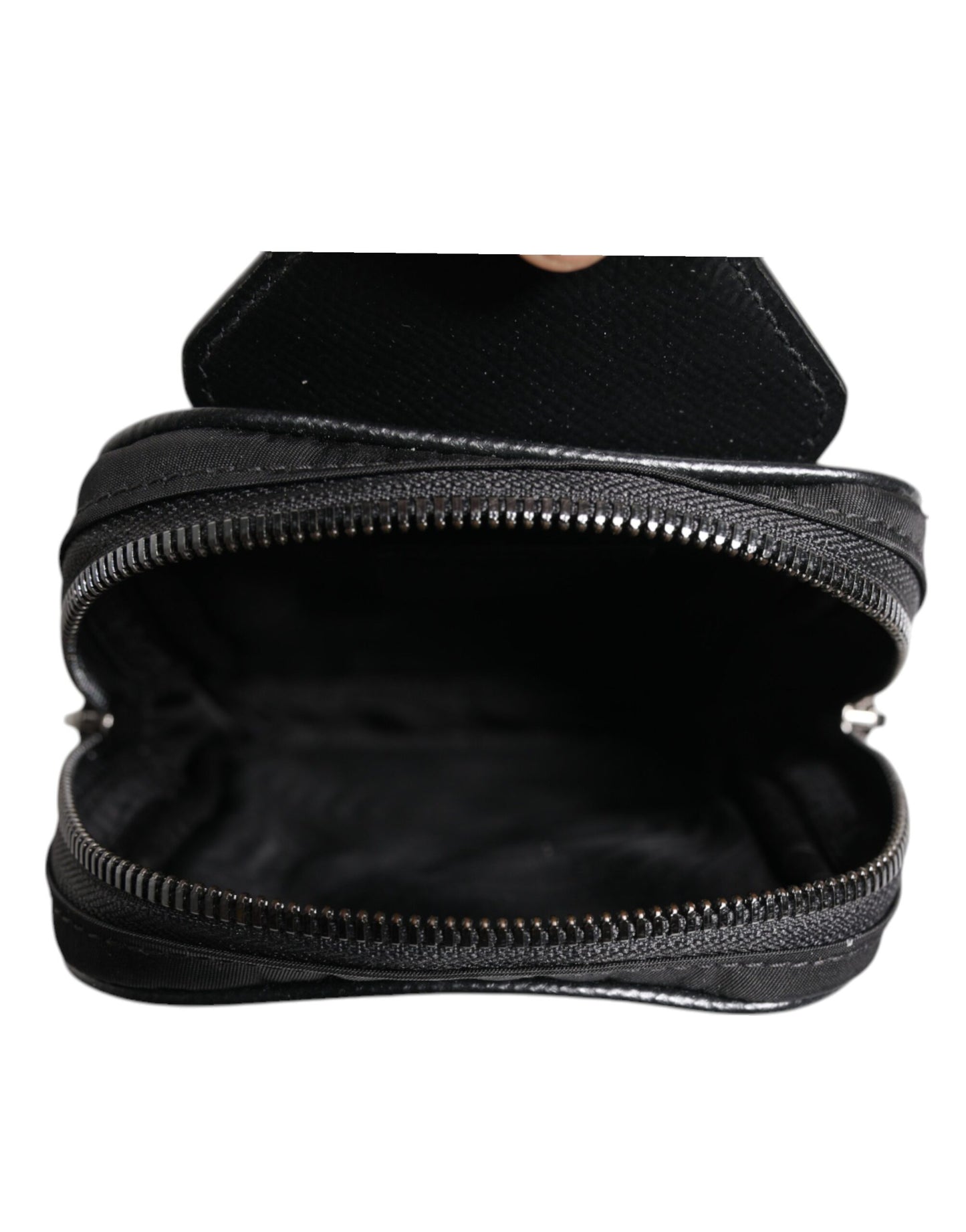 Bolso bandolera con cordón de cuero negro