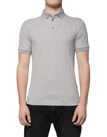 Polo gris con cuello y manga corta para hombre