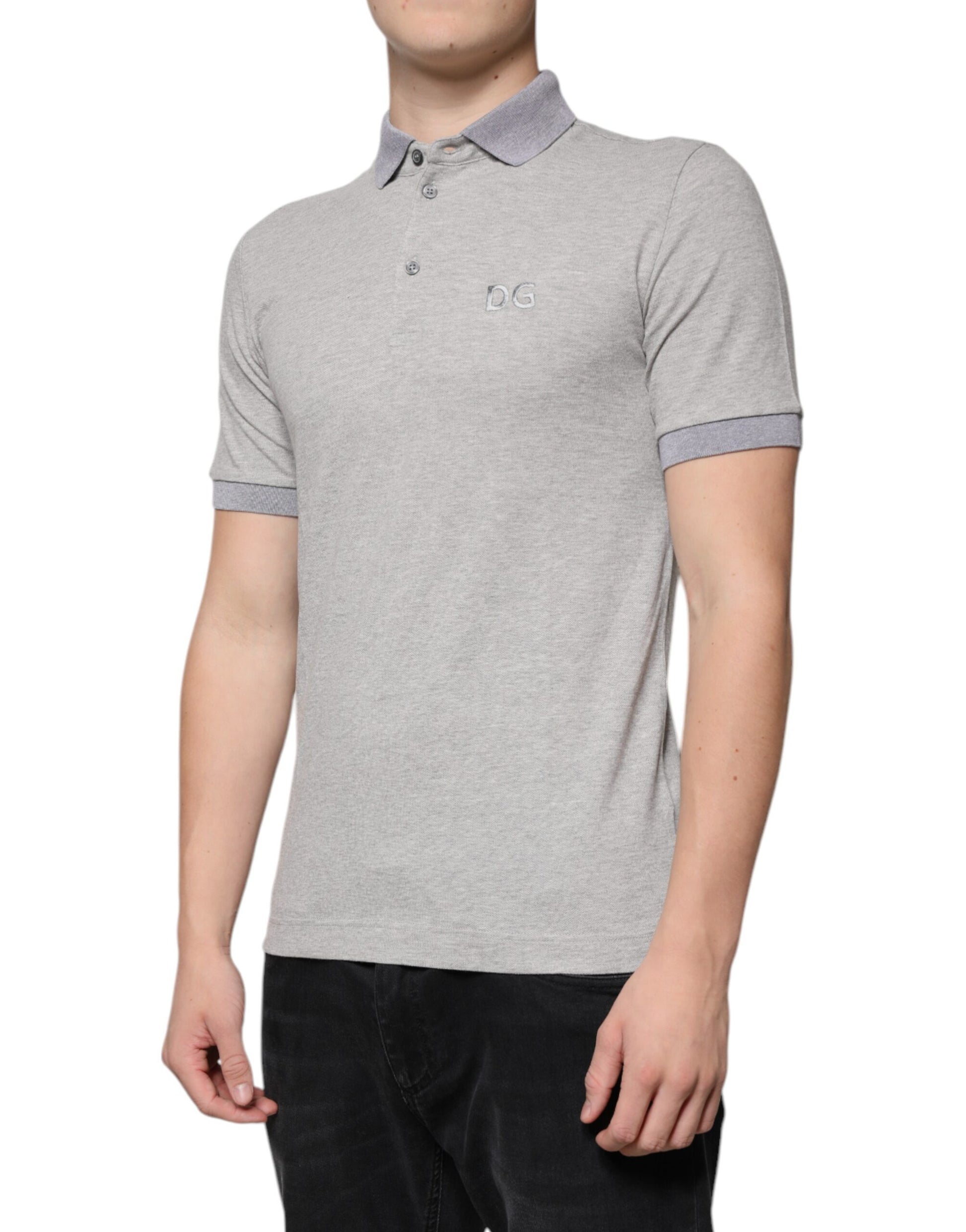 Polo gris con cuello y manga corta para hombre