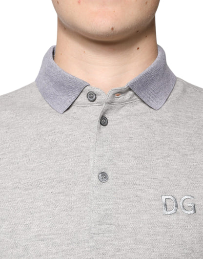 Polo gris con cuello y manga corta para hombre