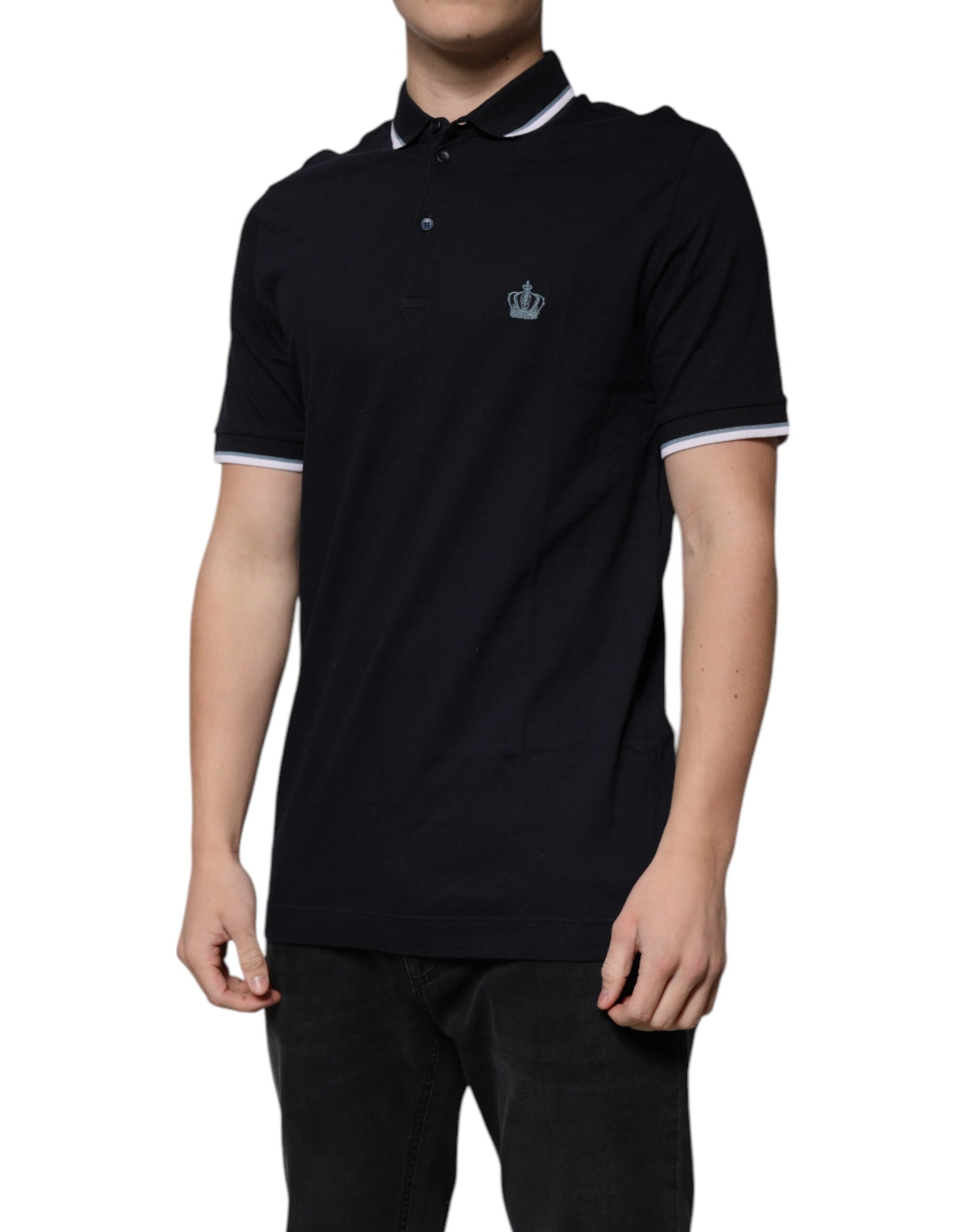 Polo negro con cuello y manga corta para hombre