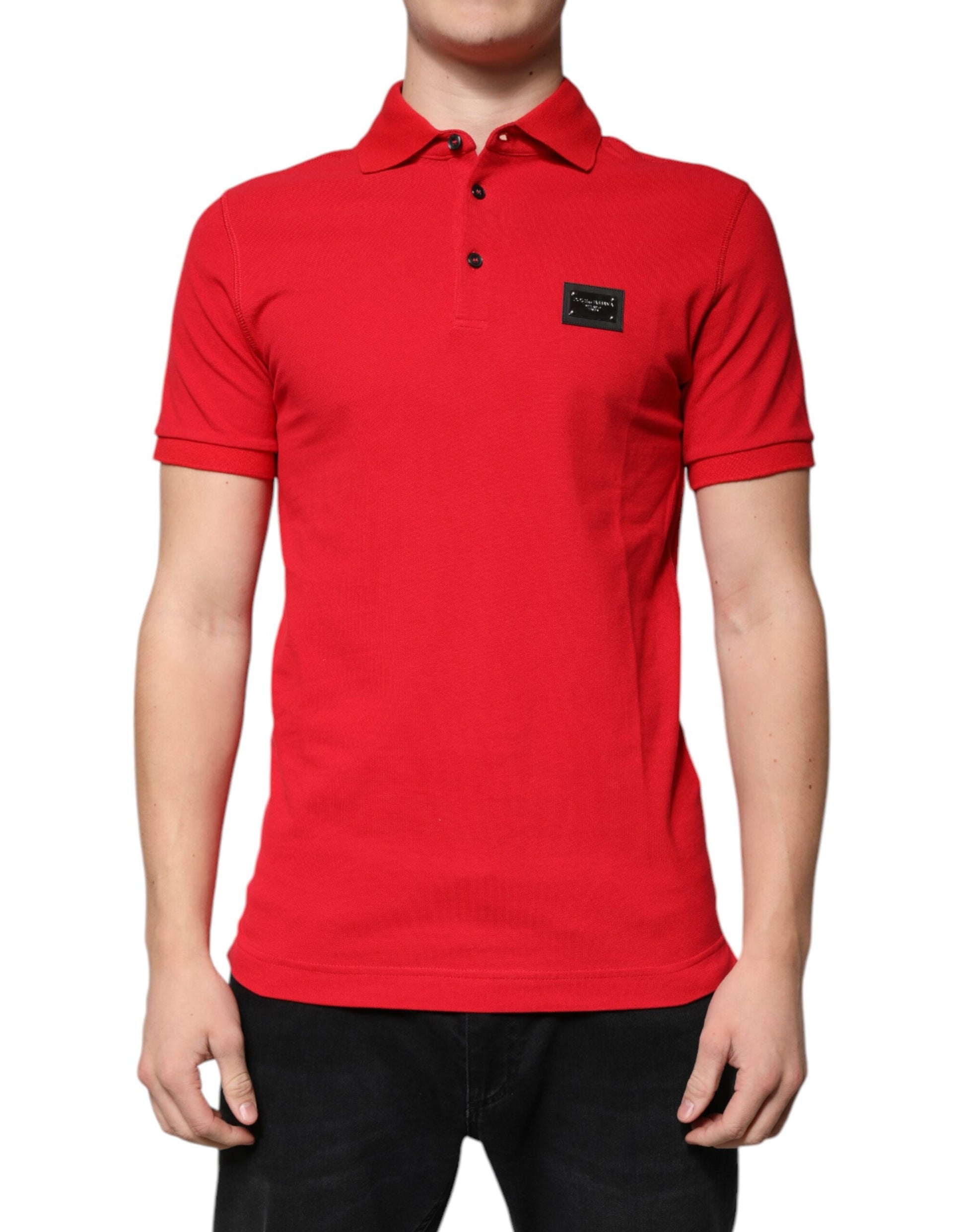 Polo de manga corta con cuello y logotipo rojo