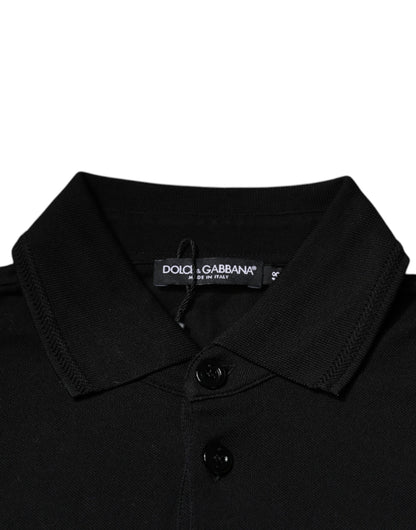 Polo de manga corta con cuello negro