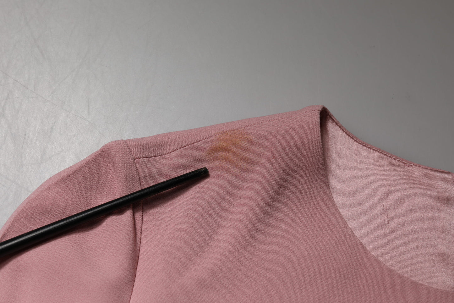 Vestido de manga 3/4 en viscosa rosa de línea A y vuelo