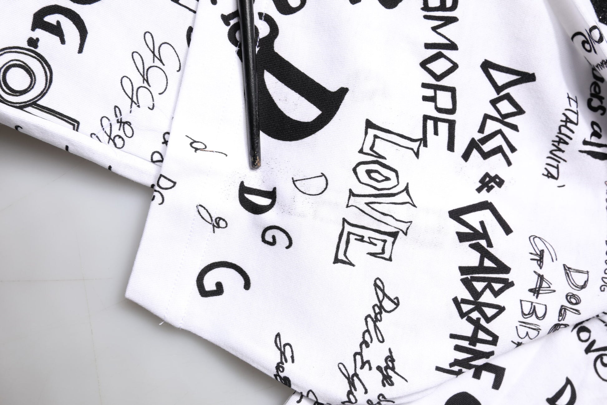 White Graffiti Print Cotton Crew Neck T-shirt