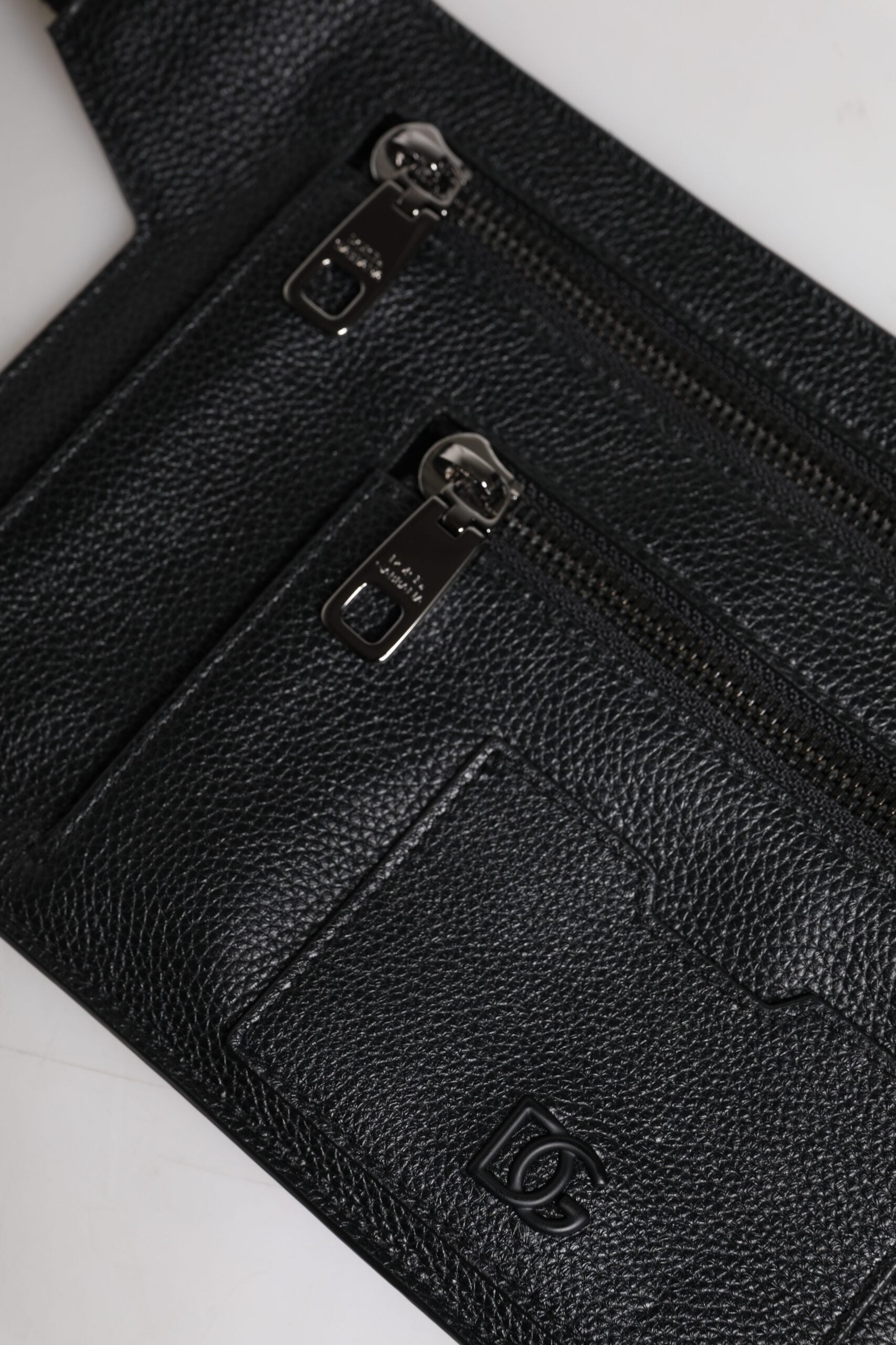 Messenger Crossbody de piel de becerro negra