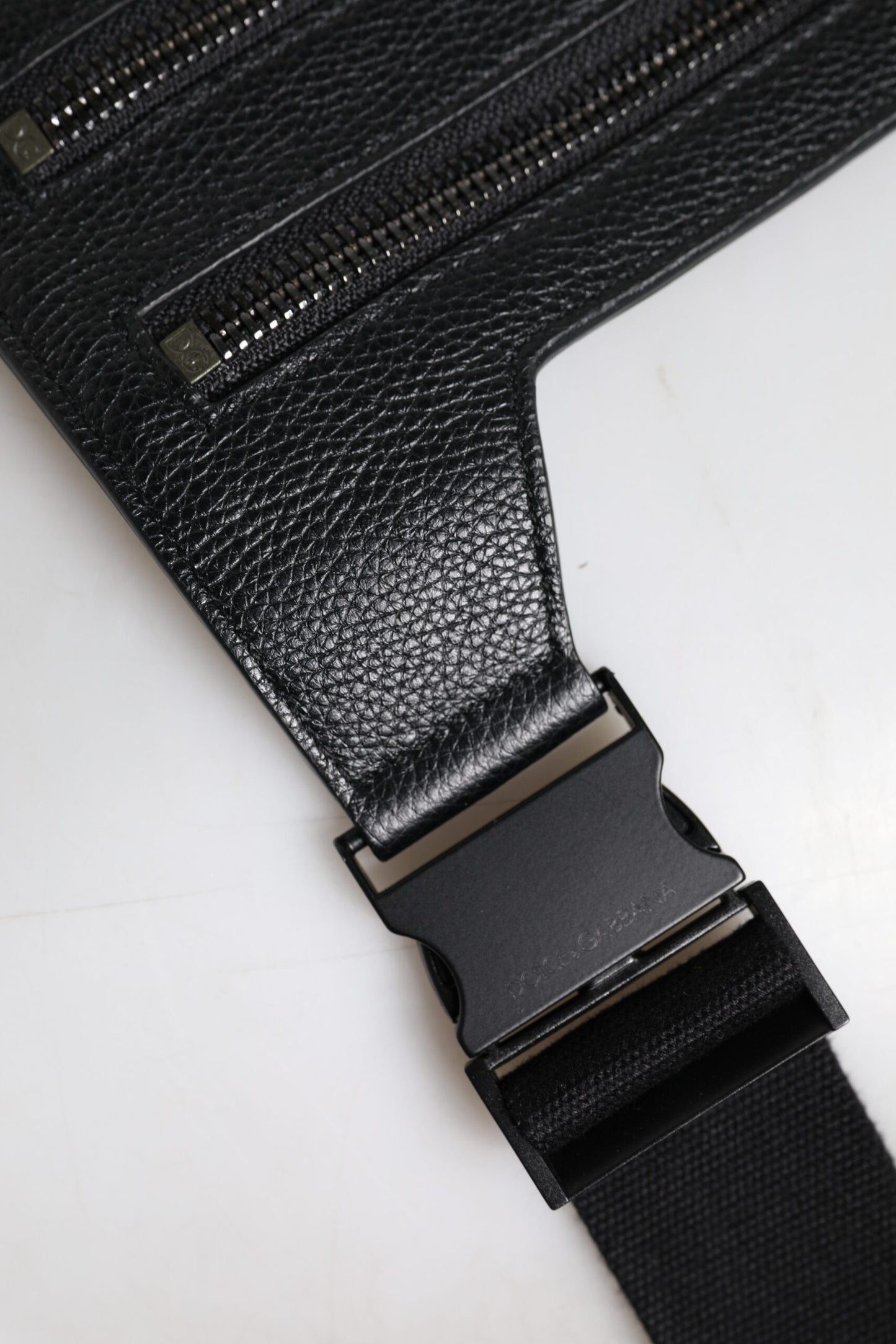 Messenger Crossbody de piel de becerro negra