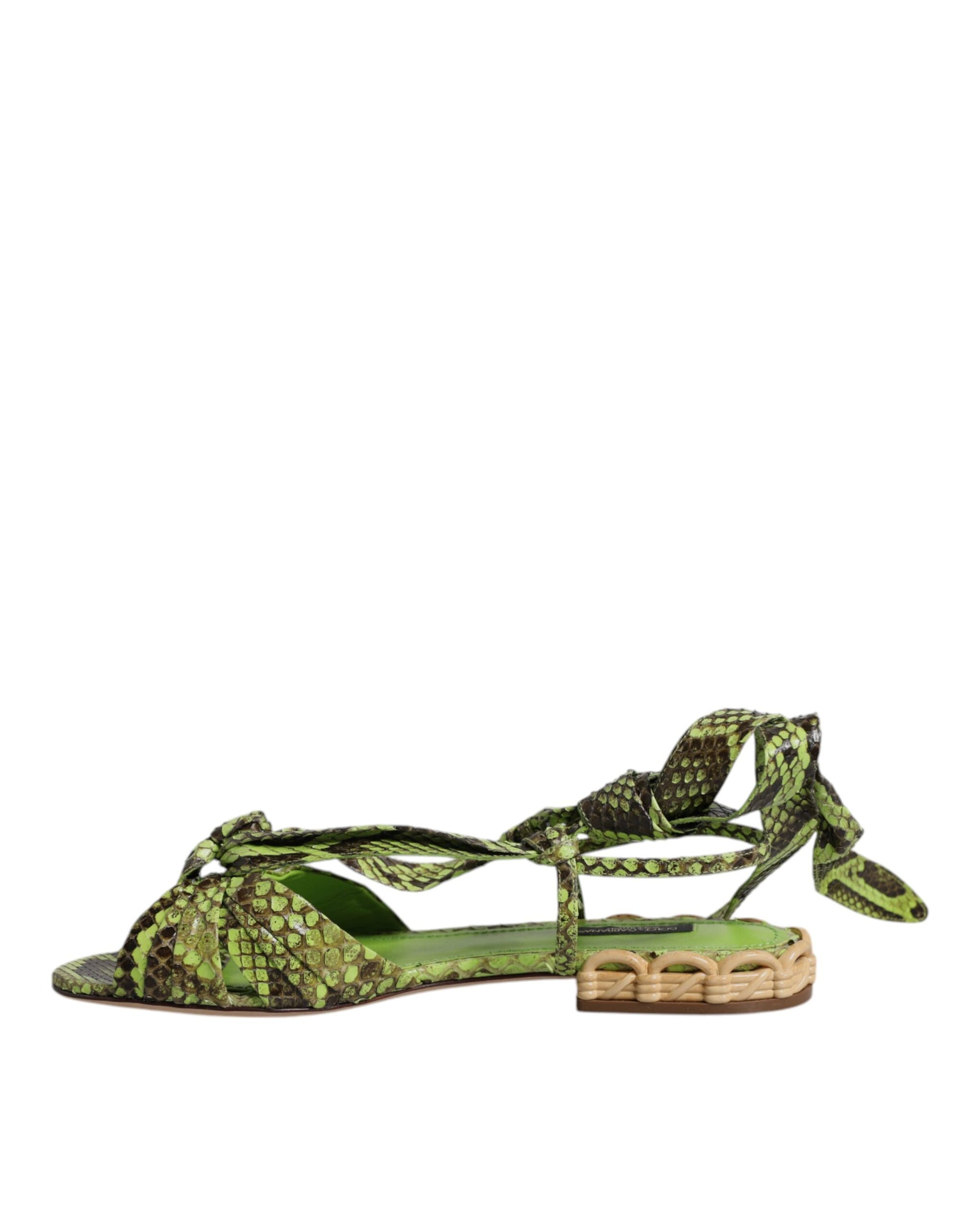 Sandalias verdes con estampado animal