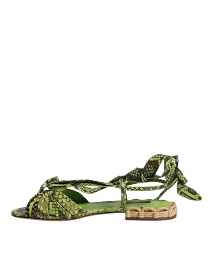 Sandalias verdes con estampado animal