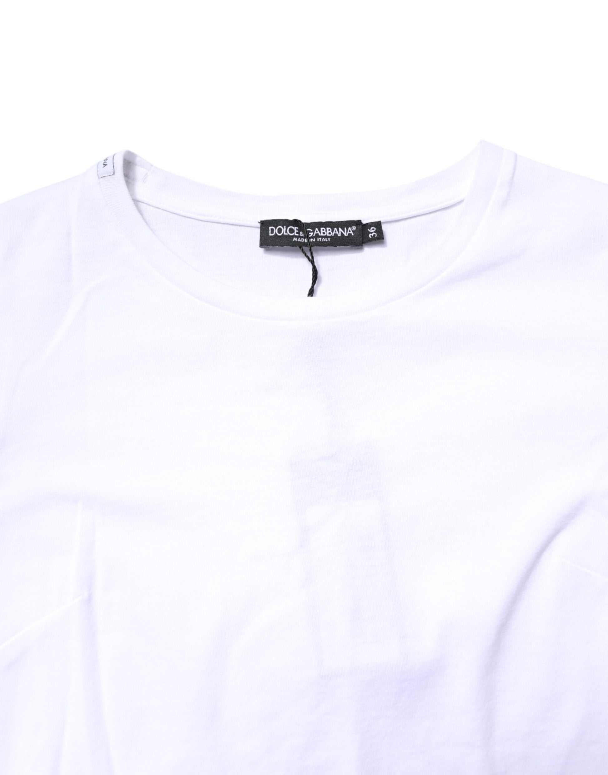Camiseta blanca de algodón con cuello redondo y manga corta