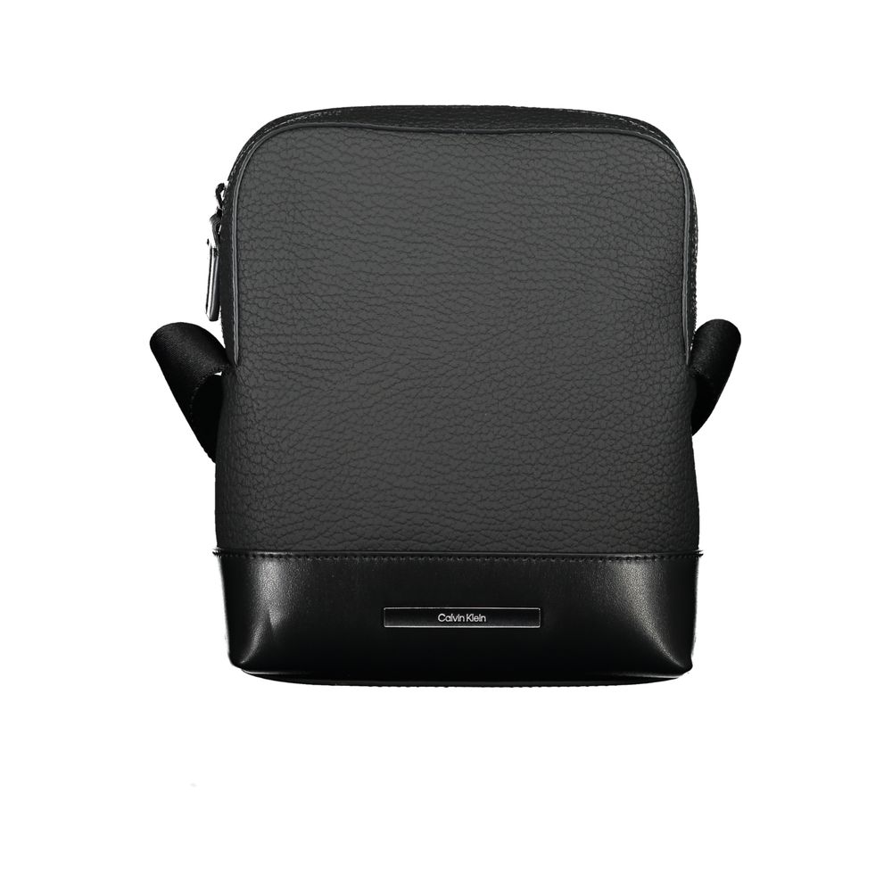 Elegante bolso negro con detalles en contraste