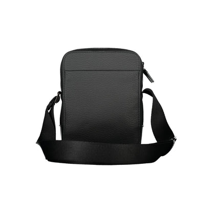 Elegante bolso negro con detalles en contraste