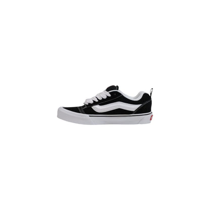 Sneaker de piel en blanco y negro