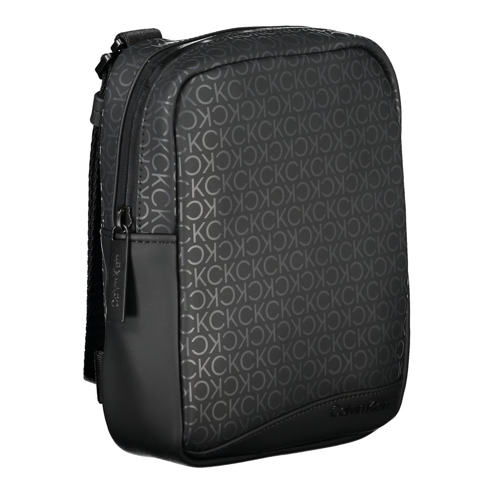 Elegante bolso negro con detalles en contraste