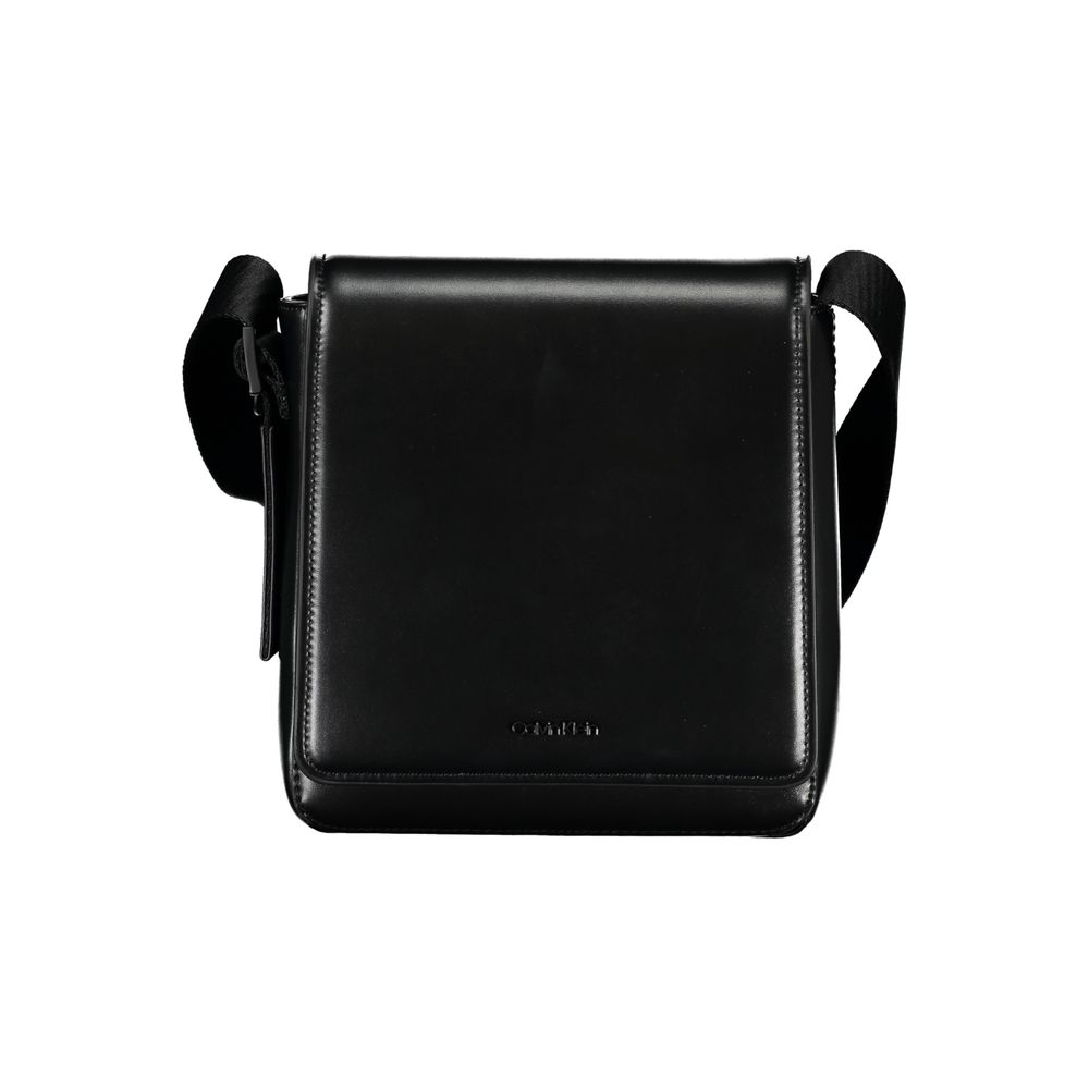 Elegante bandolera negra con detalle de logotipo