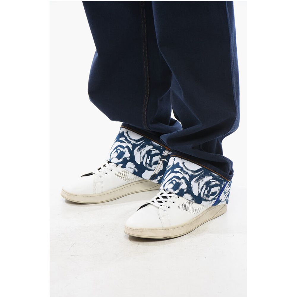 Dark-washed Wide-leg Denims