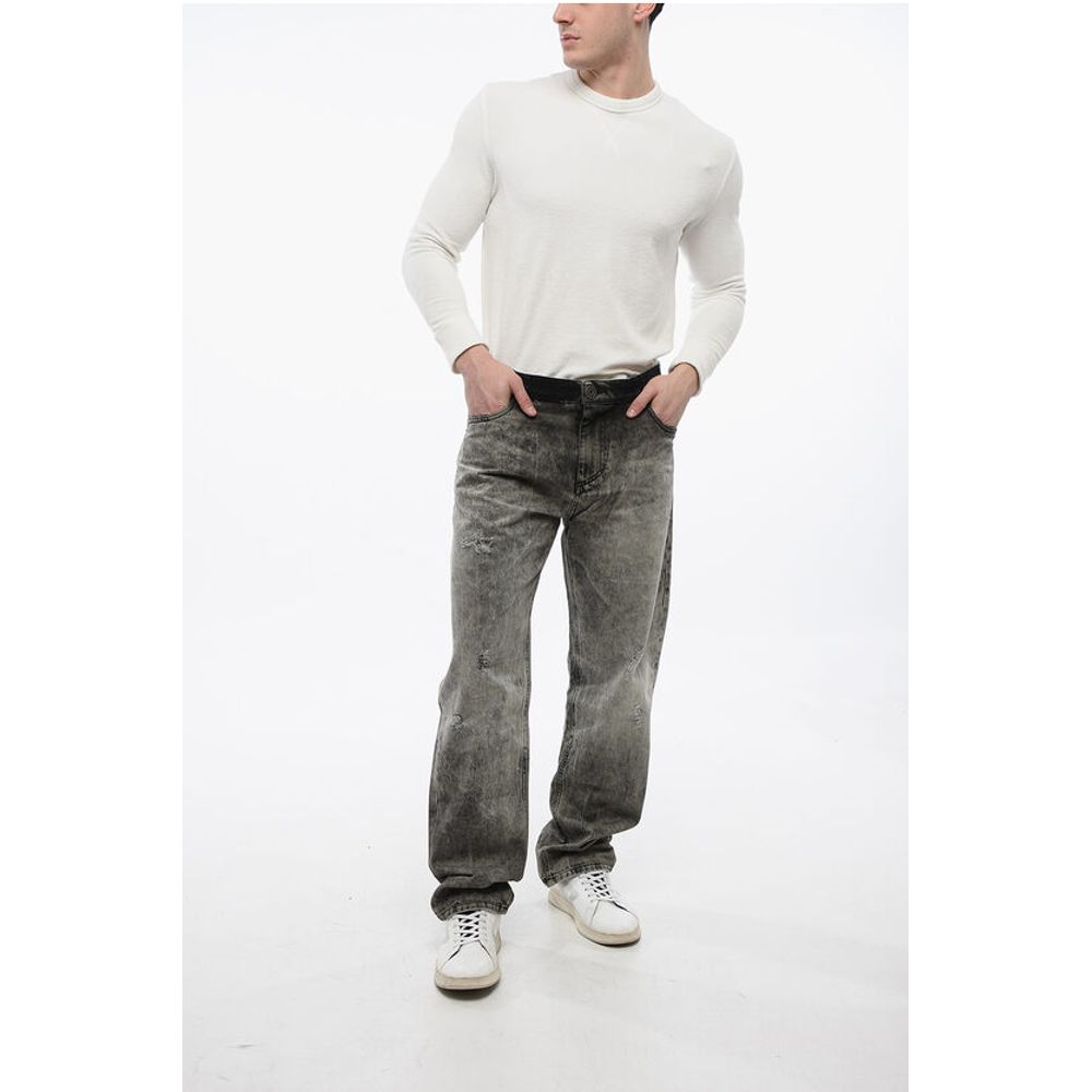 Distressed Straight Denims with Stonewash Effect