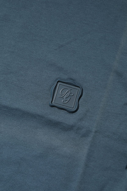 Camiseta azul de algodón con cuello redondo y manga corta
