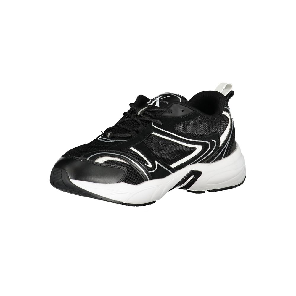 Elegantes zapatillas negras con cordones y detalles en contraste