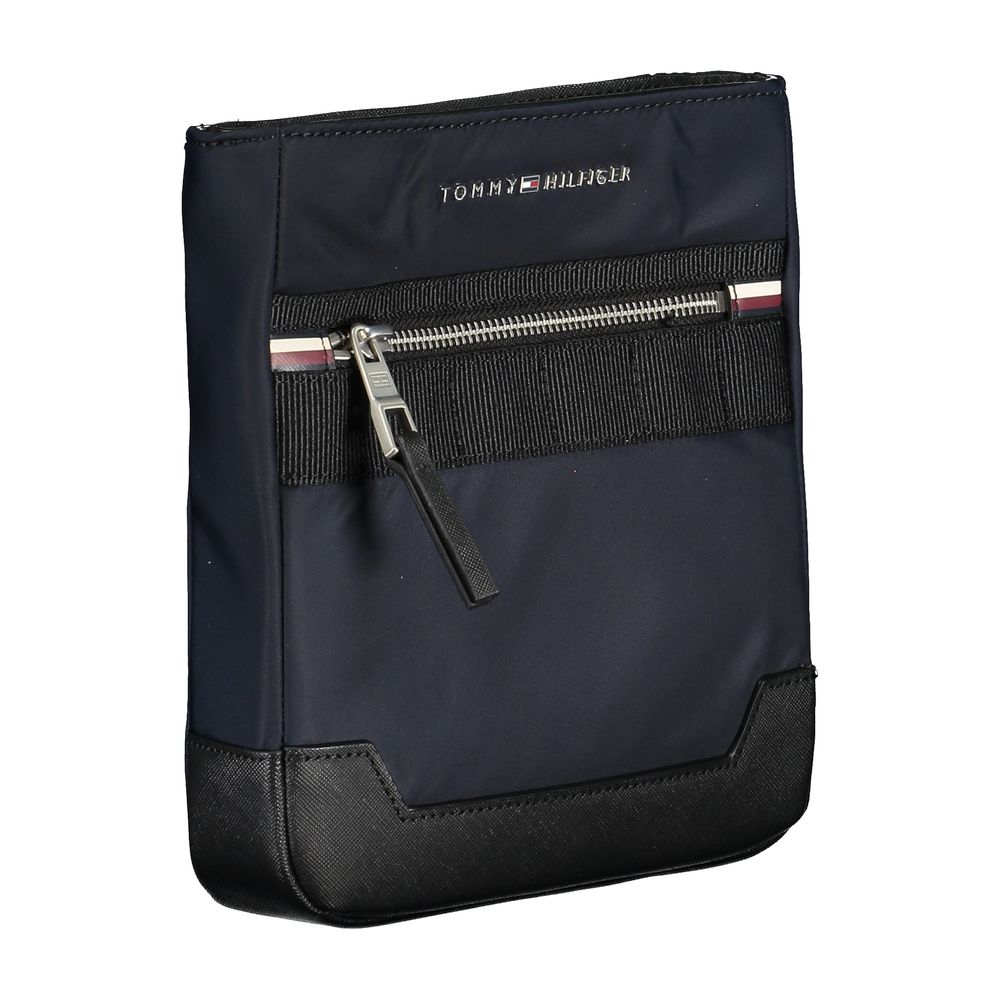 Elegante bolso bandolera azul con detalles en contraste