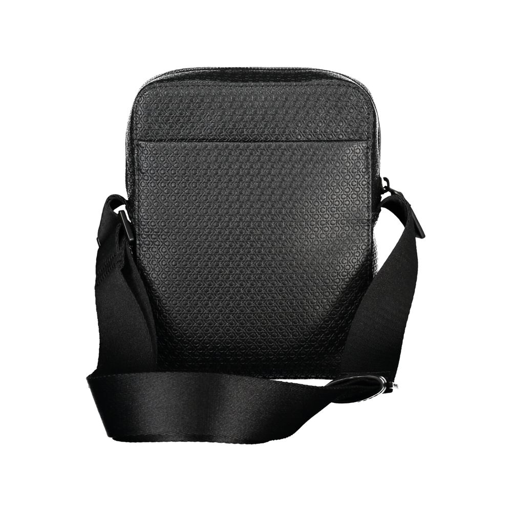 Elegante bolso negro con detalles en contraste