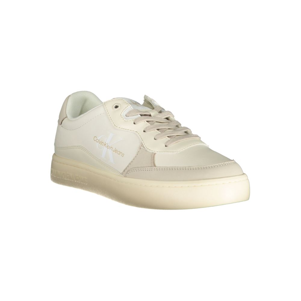 Elegantes zapatillas blancas con detalles en contraste
