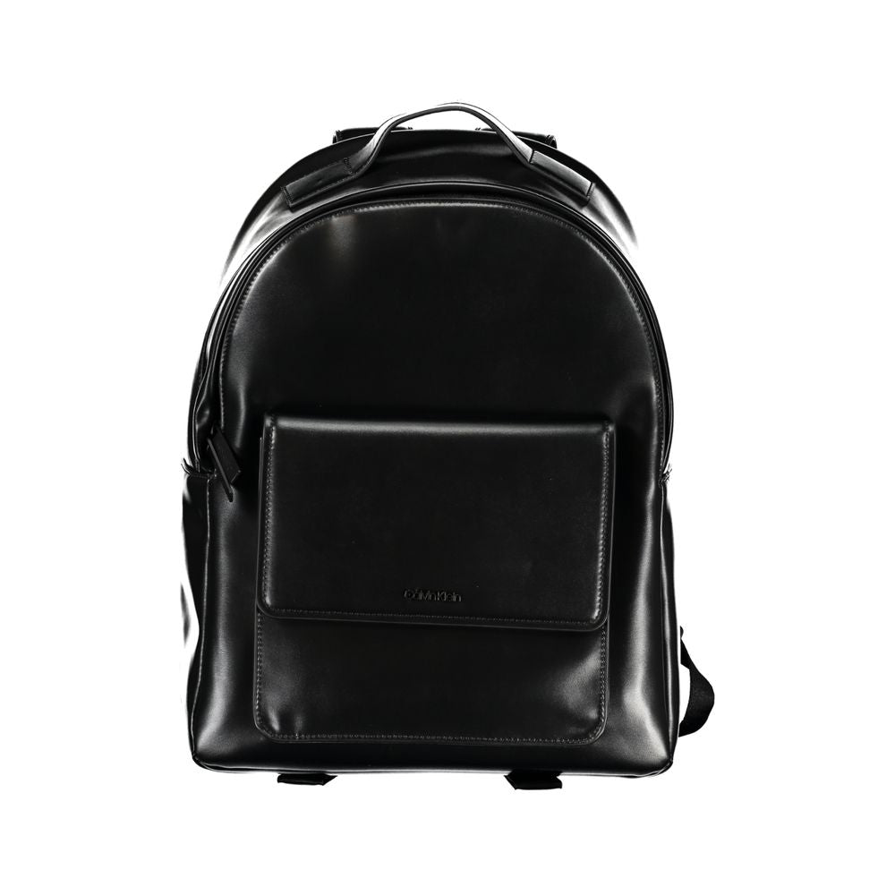Elegante mochila urbana negra con compartimento para portátil