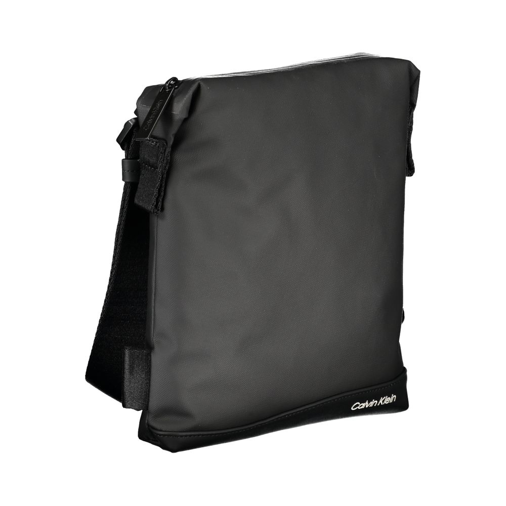 Elegante bolso negro con detalles en contraste