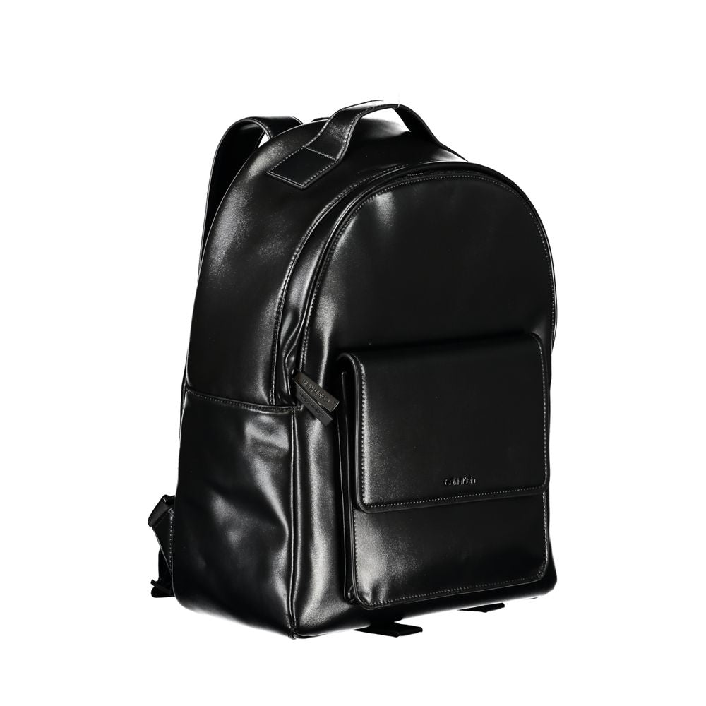 Elegante mochila urbana negra con compartimento para portátil