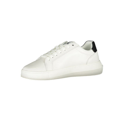 Sofisticadas zapatillas blancas con cordones