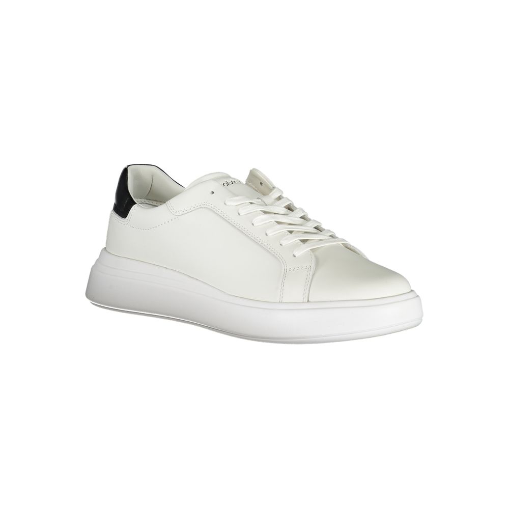 Elegantes zapatillas blancas con detalles en contraste