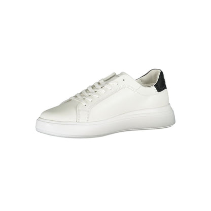 Elegantes zapatillas blancas con detalles en contraste