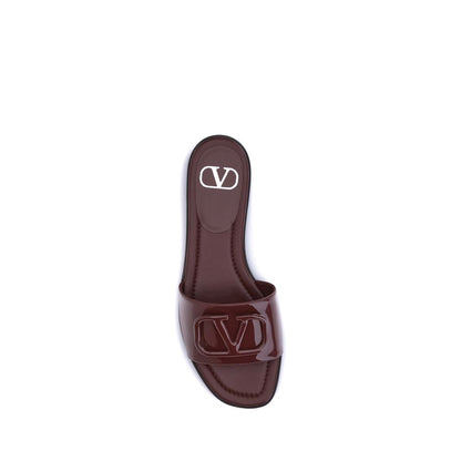 Patent leathe VLogo slide Sandals