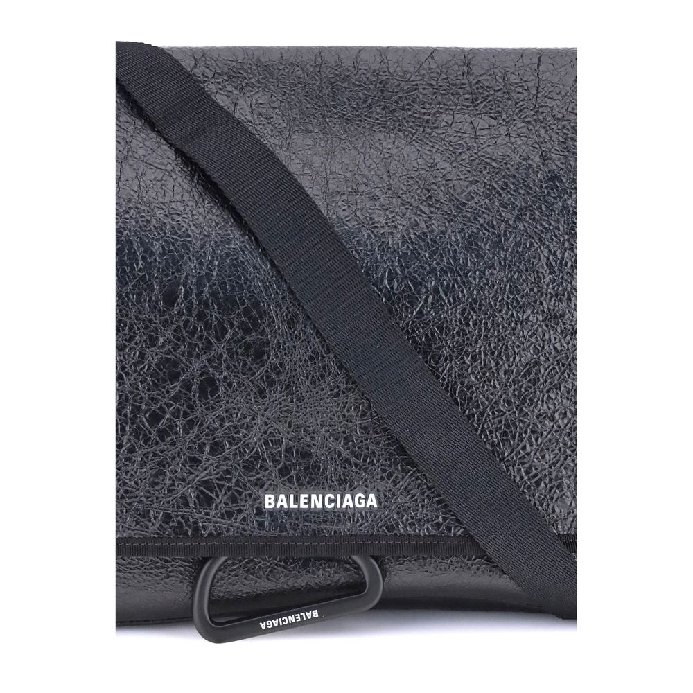 Explorer Shoulder Bag