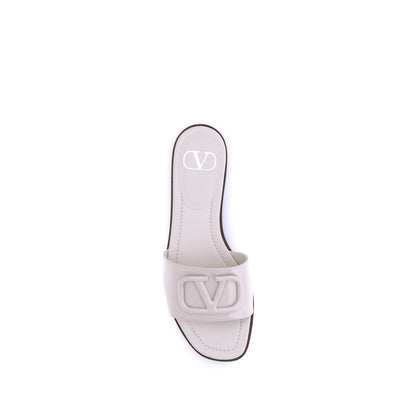 Patent leathe VLogo slide Sandals