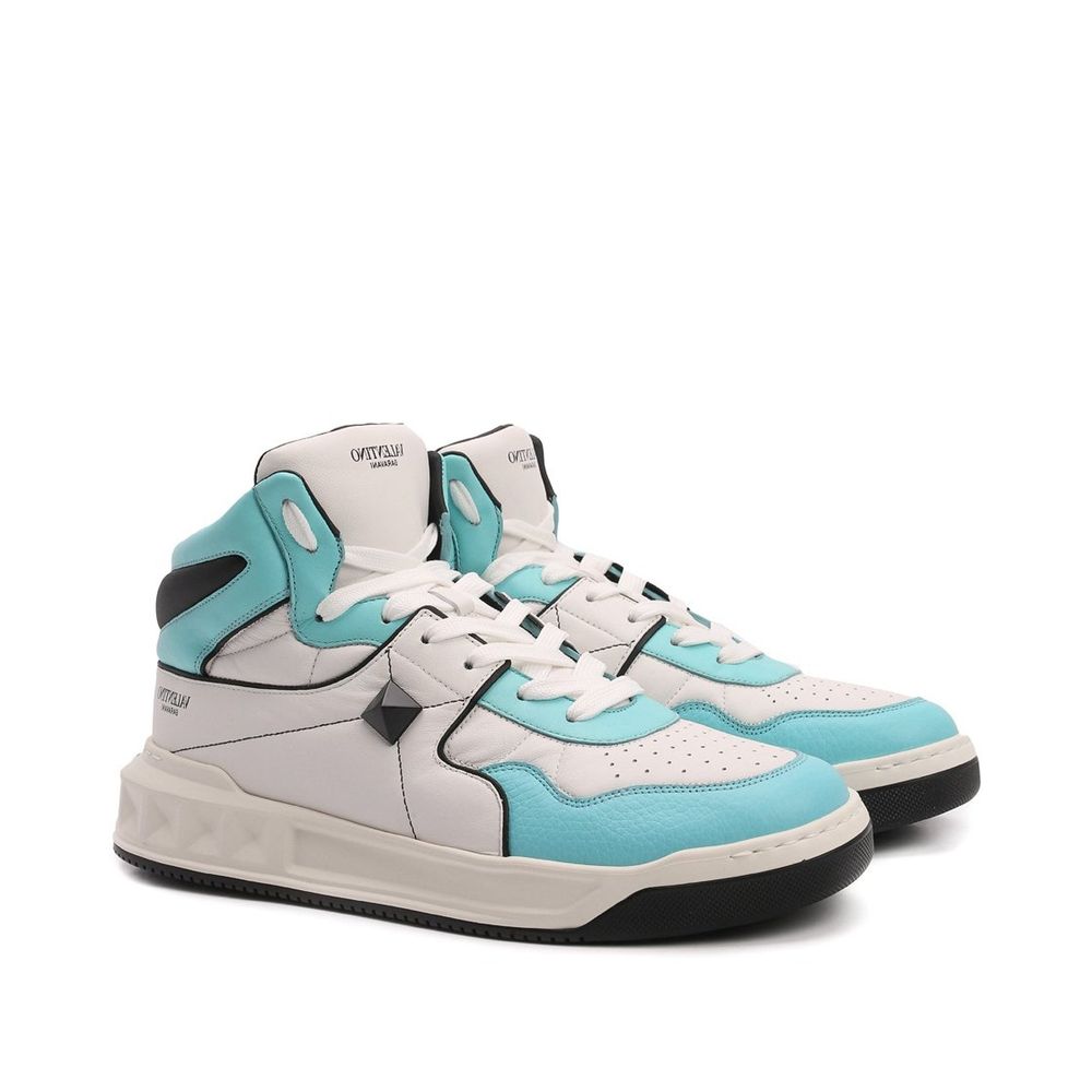 One-Stud Sneakers