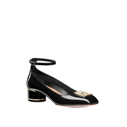 Miss  Pumps