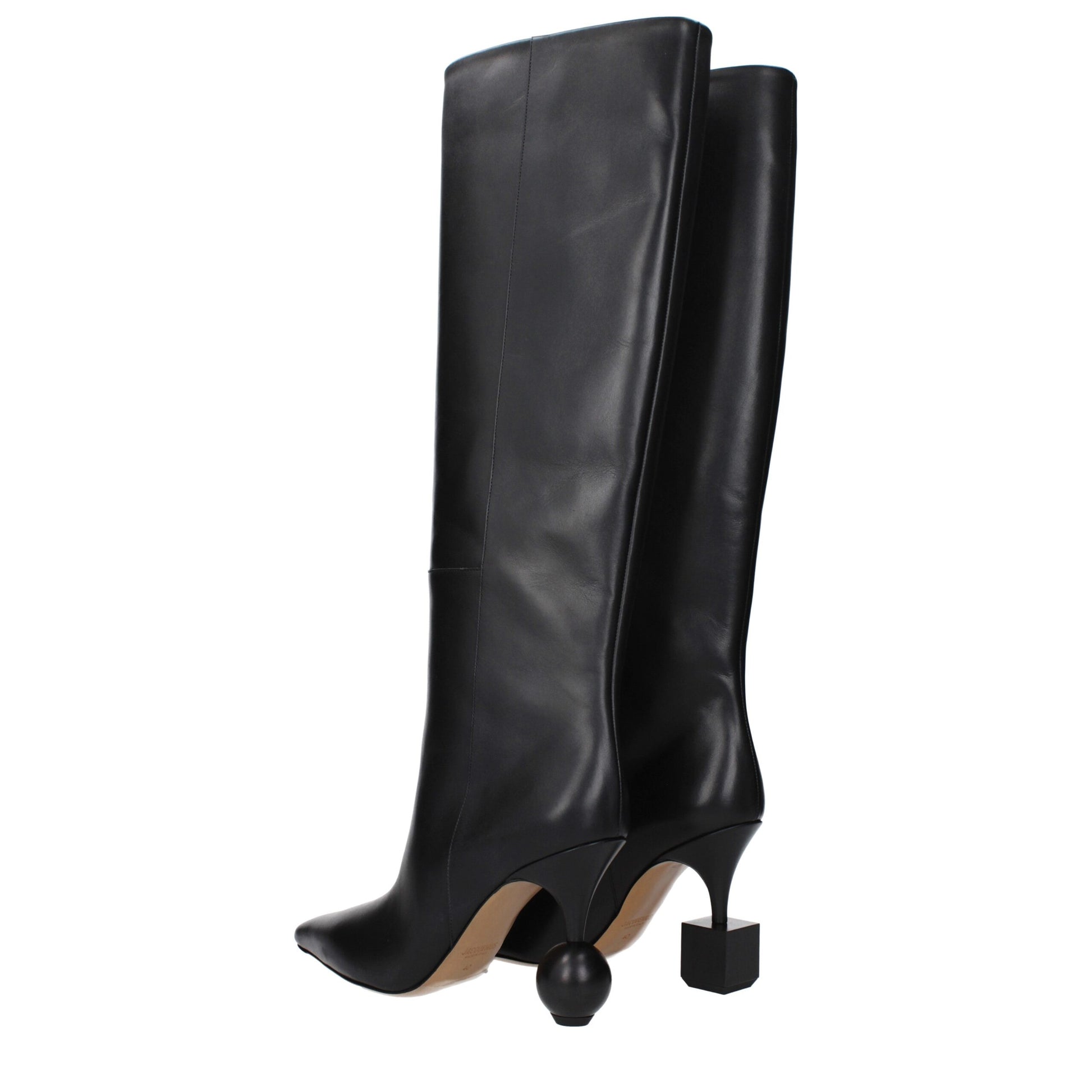 Bota de piel negra