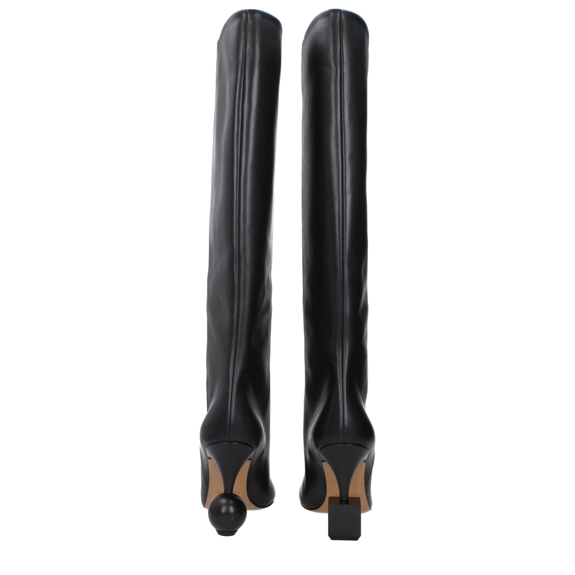Bota de piel negra