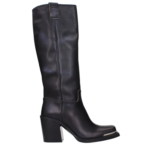 Bota de piel negra