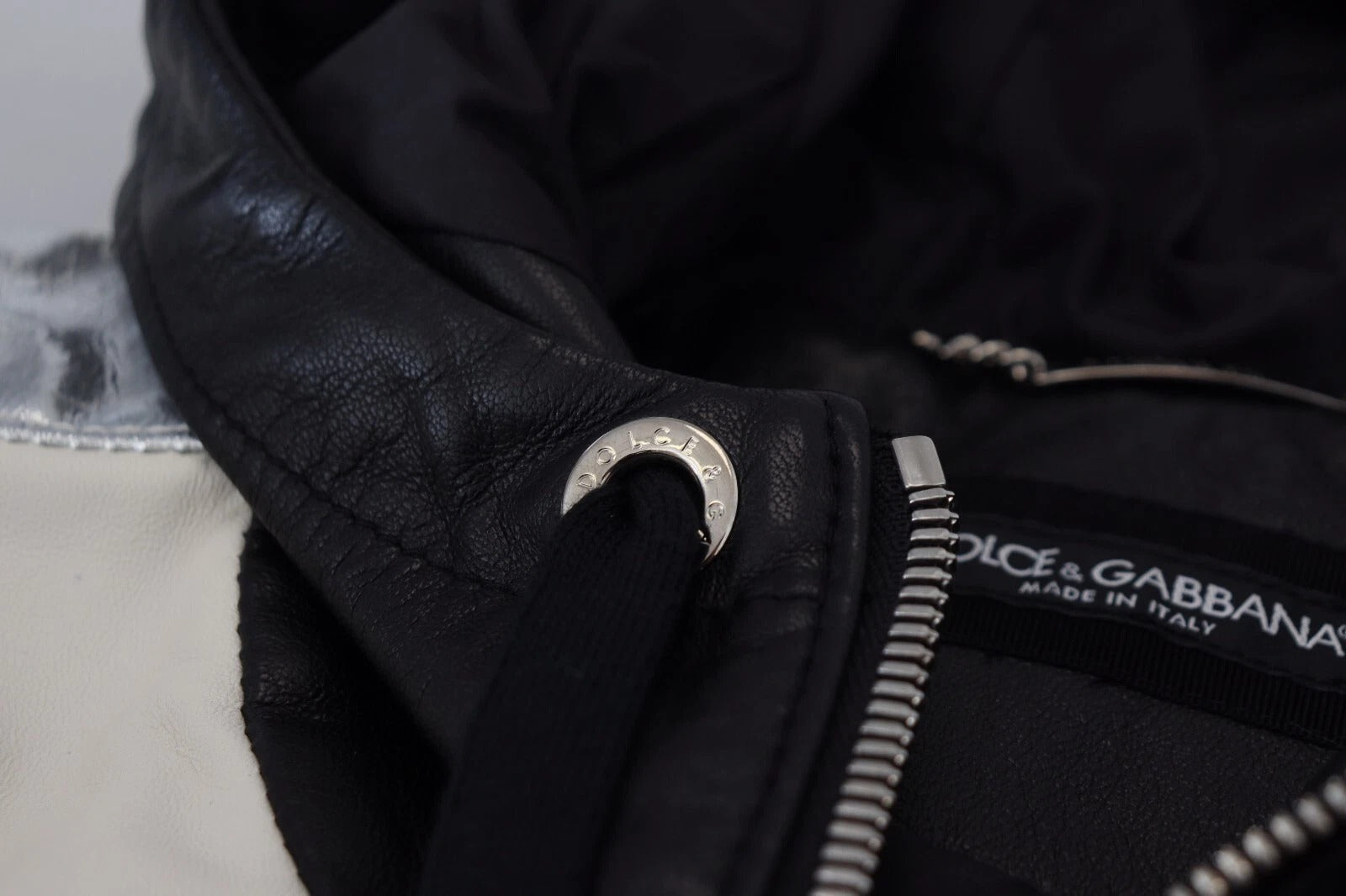 Cazadora Blouson de piel negra con capucha