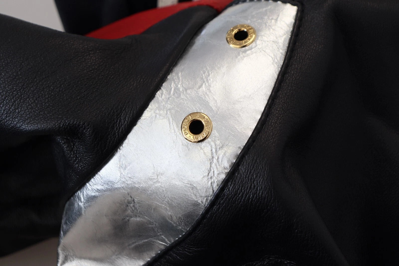Cazadora Blouson de piel negra con capucha