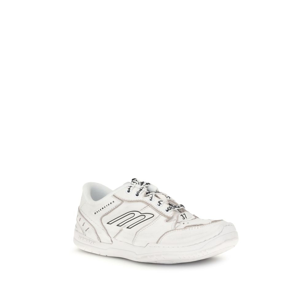 Hamptons Worn-out Sneakers