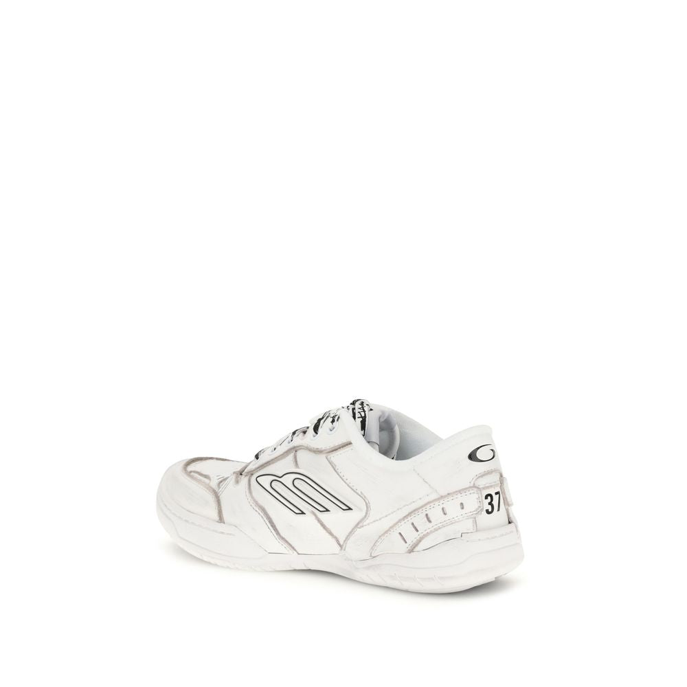 Hamptons Worn-out Sneakers