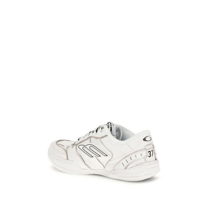 Hamptons Worn-out Sneakers