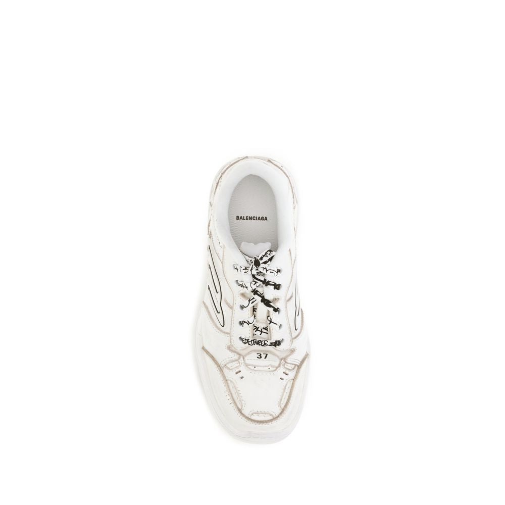 Hamptons Worn-out Sneakers