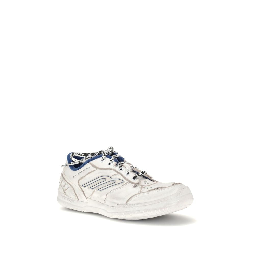 Hamptons Worn-out Sneakers